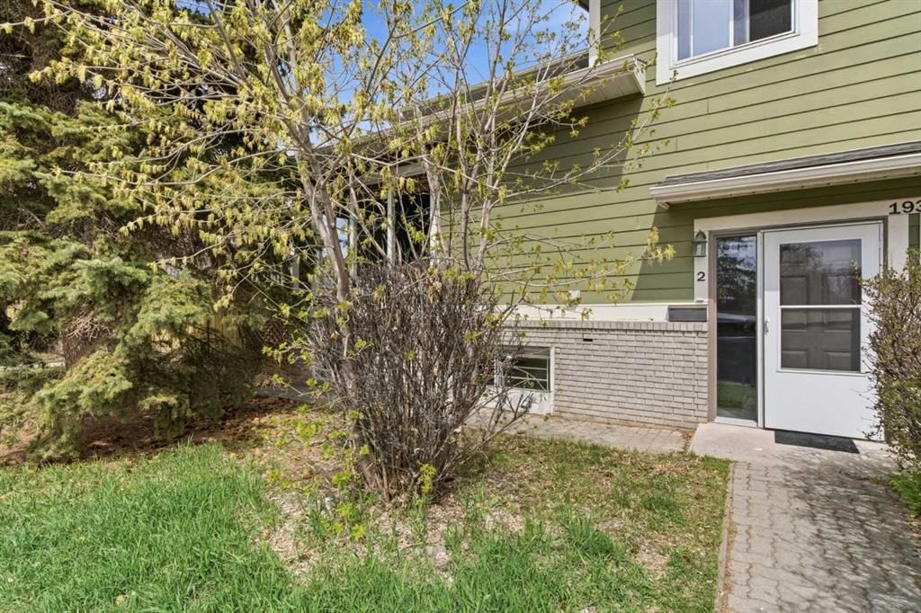 2, 1939 25A Street SW, Calgary — photo 2 of 50