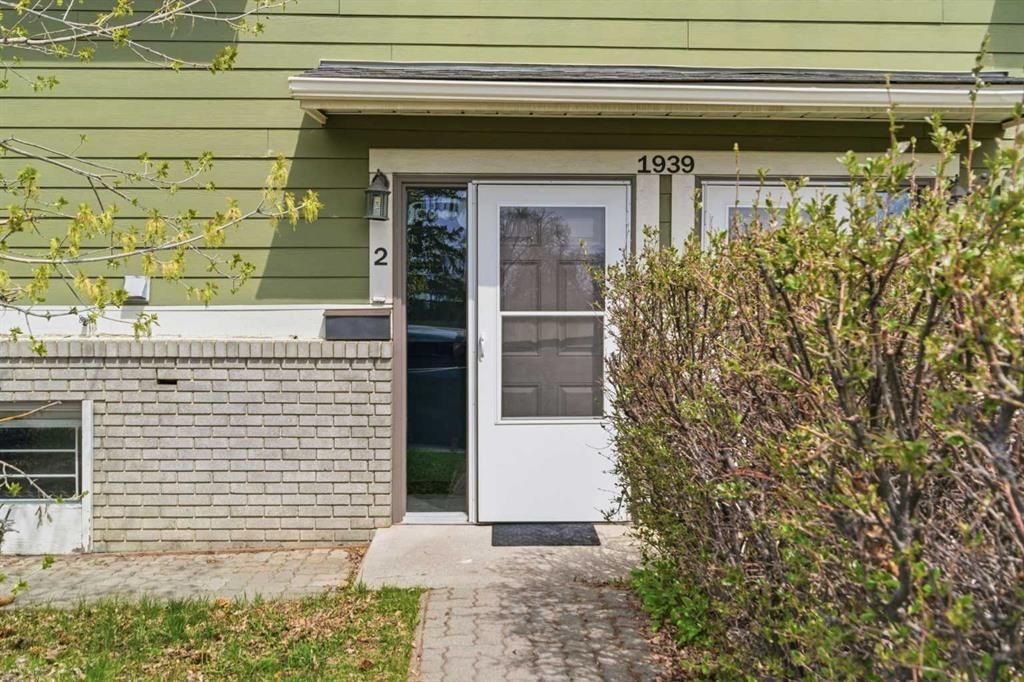 2, 1939 25A Street SW, Calgary — photo 3 of 50
