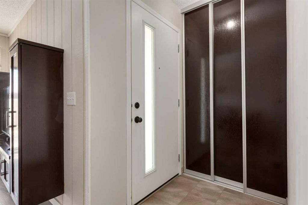 108, 3500 Varsity Drive NW, Calgary — photo 2 of 27