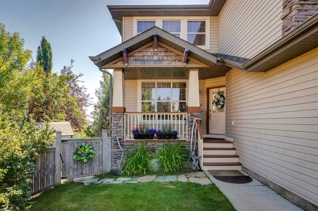 40 Springbank Bay SW, Calgary — photo 2 of 49