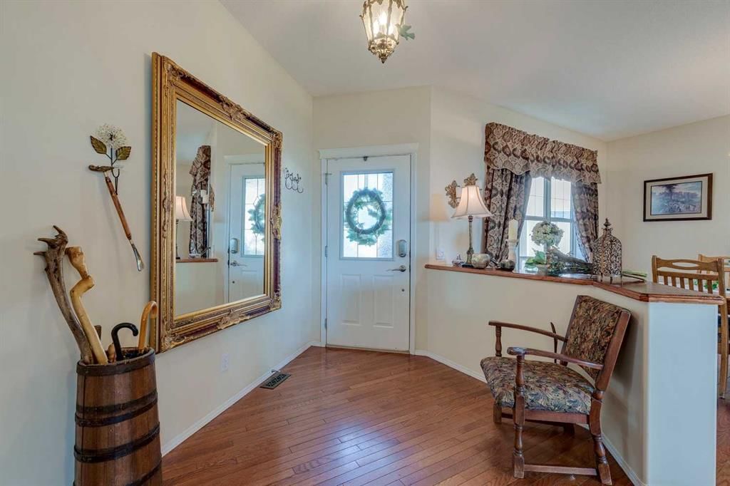 40 Springbank Bay SW, Calgary — photo 3 of 49