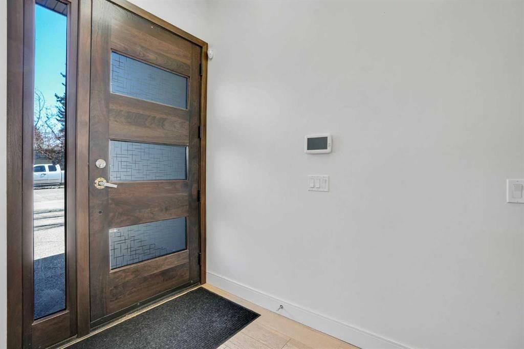2505 21 Street SW, Calgary — photo 4 of 50