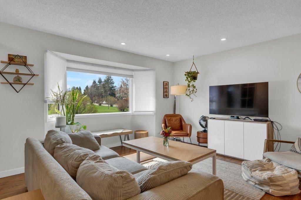 2728 45 Street SW, Calgary — photo 5 of 34