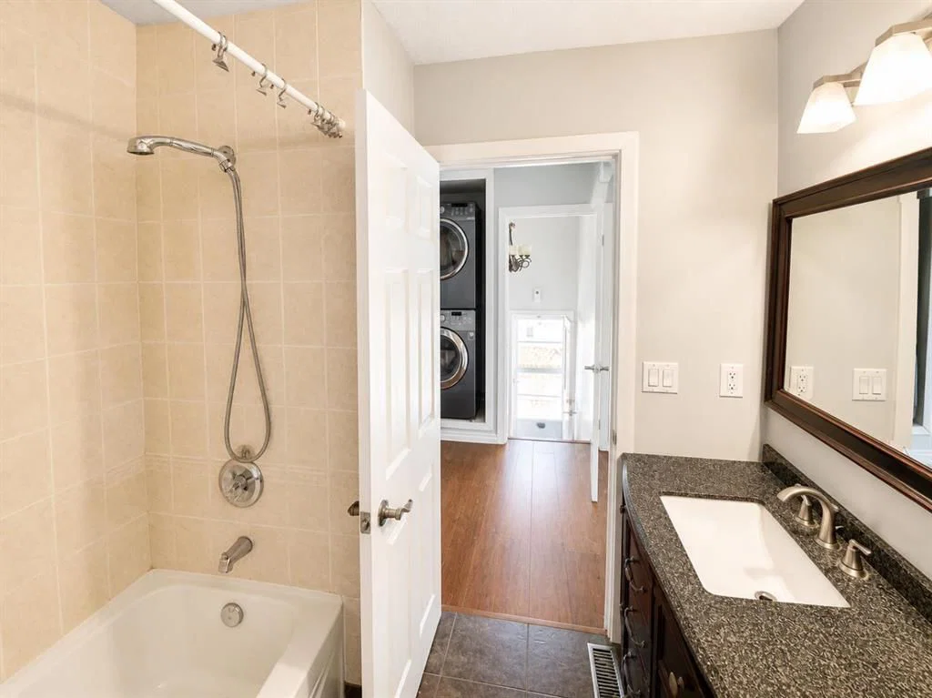 422 40 Street NE, Calgary — photo 4 of 20