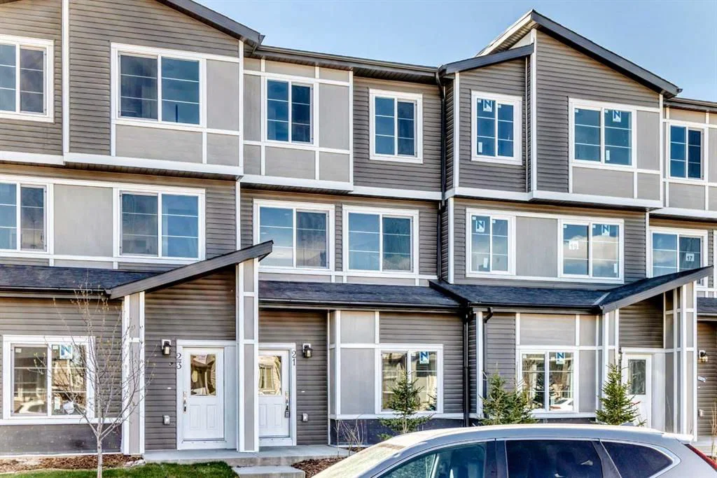 21 Cornergate Place NE, Calgary — photo 2 of 50