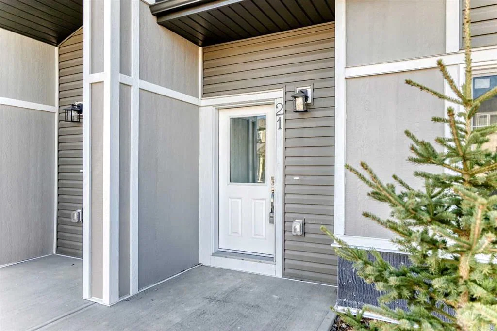 21 Cornergate Place NE, Calgary — photo 3 of 50