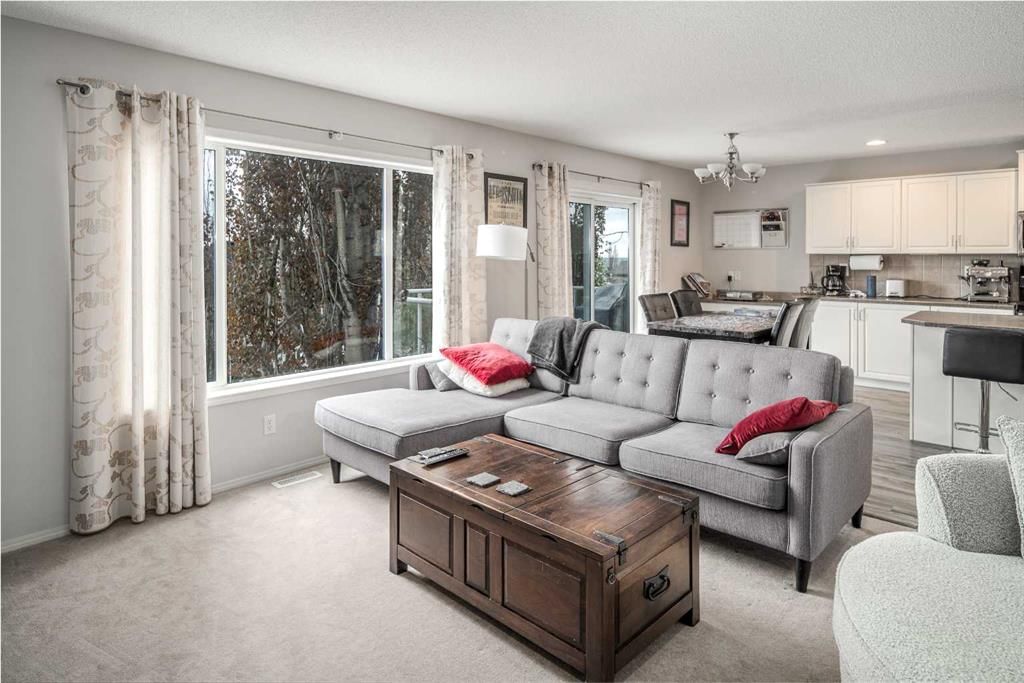 4 Springbank Bay SW, Calgary — photo 3 of 42