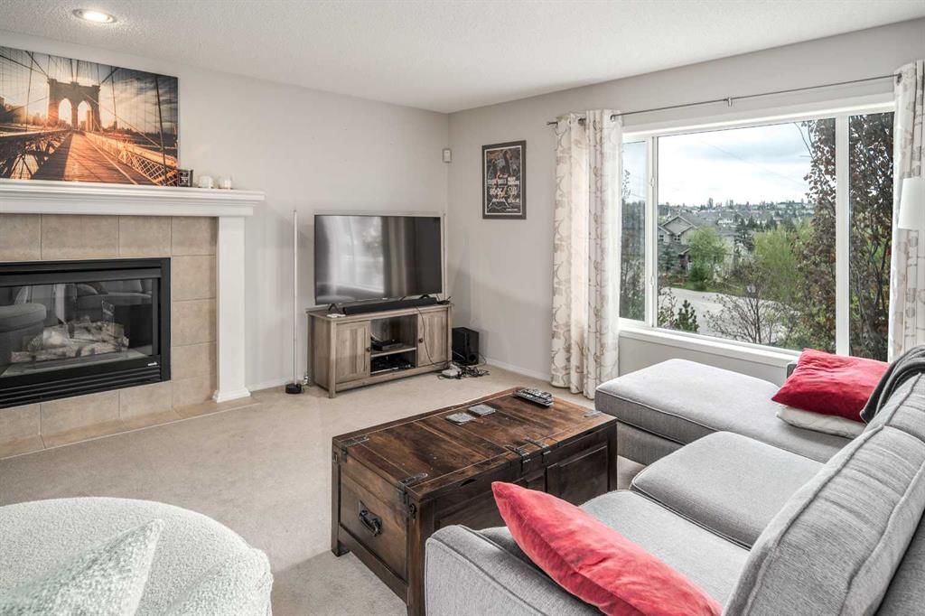 4 Springbank Bay SW, Calgary — photo 5 of 42