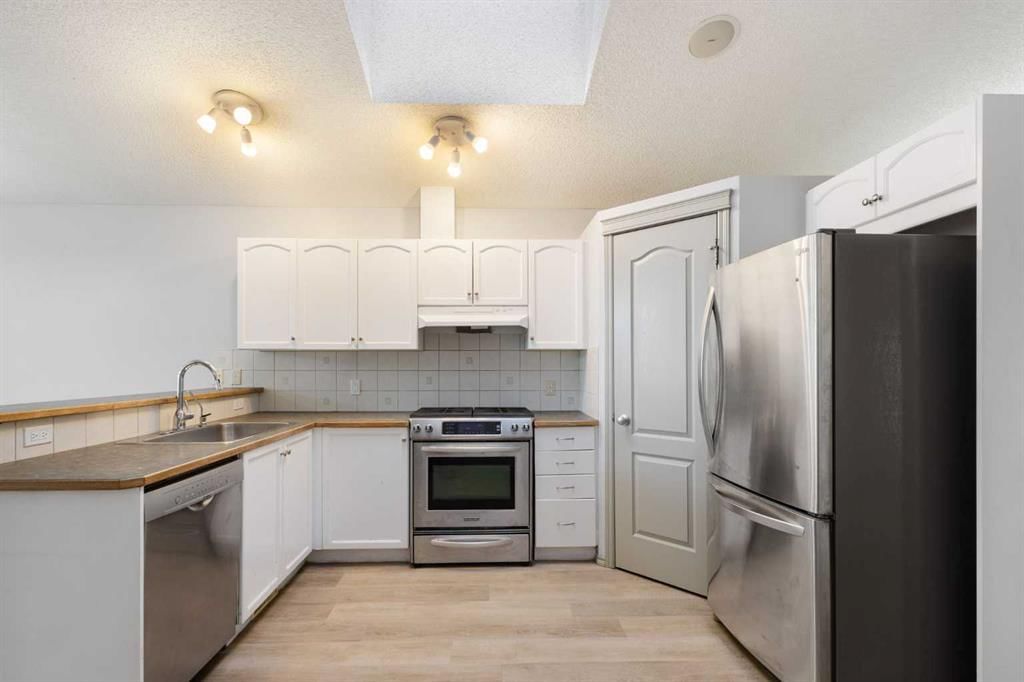 252 Prestwick Heights SE, Calgary — photo 4 of 43