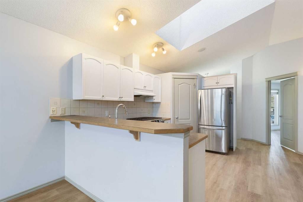 252 Prestwick Heights SE, Calgary — photo 5 of 43