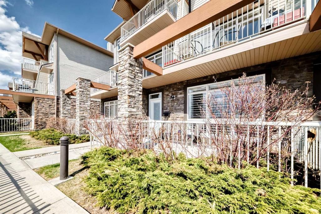 2, 132 Rockyledge View NW, Calgary — photo 2 of 32