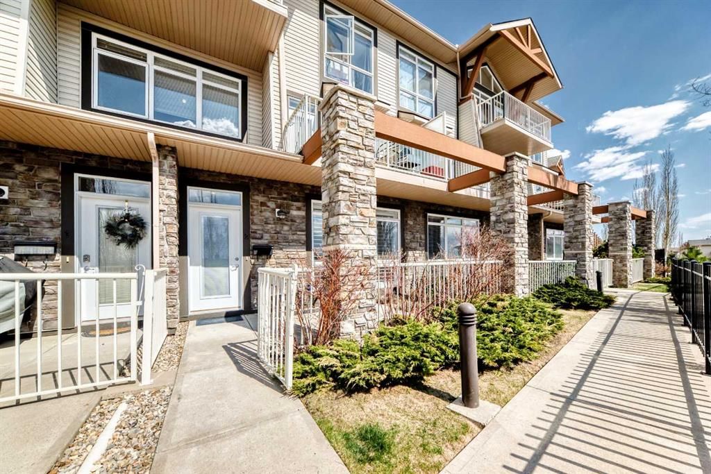 2, 132 Rockyledge View NW, Calgary — photo 3 of 32