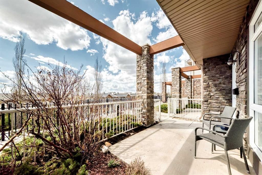 2, 132 Rockyledge View NW, Calgary — photo 4 of 32