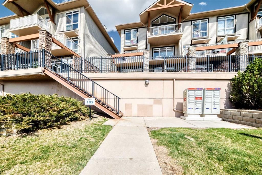 2, 132 Rockyledge View NW, Calgary — photo 5 of 32