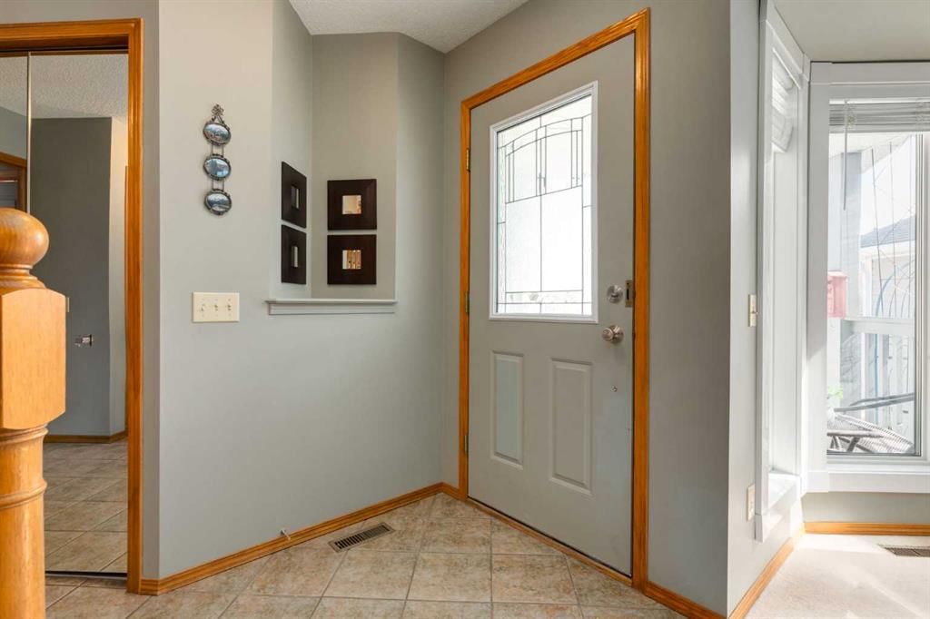 159 Macewan Drive NW, Calgary — photo 3 of 41