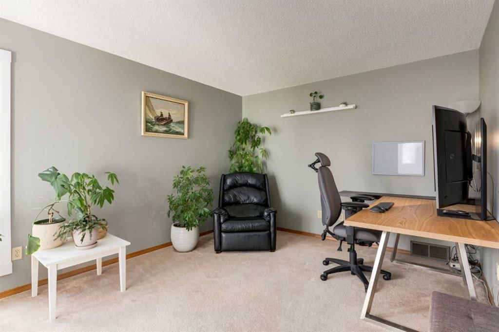 159 Macewan Drive NW, Calgary — photo 4 of 41