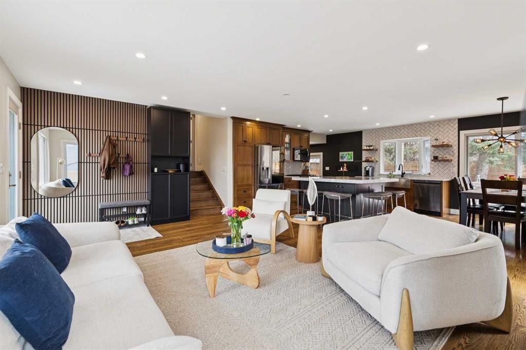 28 Calandar Road NW, Calgary — photo 3 of 50