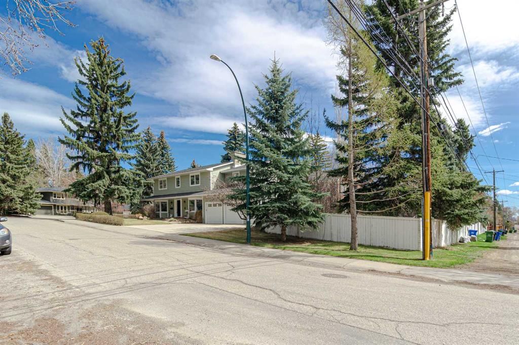1239 Beverley Boulevard SW, Calgary — photo 4 of 48