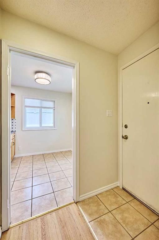 2733 Brecken Road NW, Calgary — photo 4 of 50