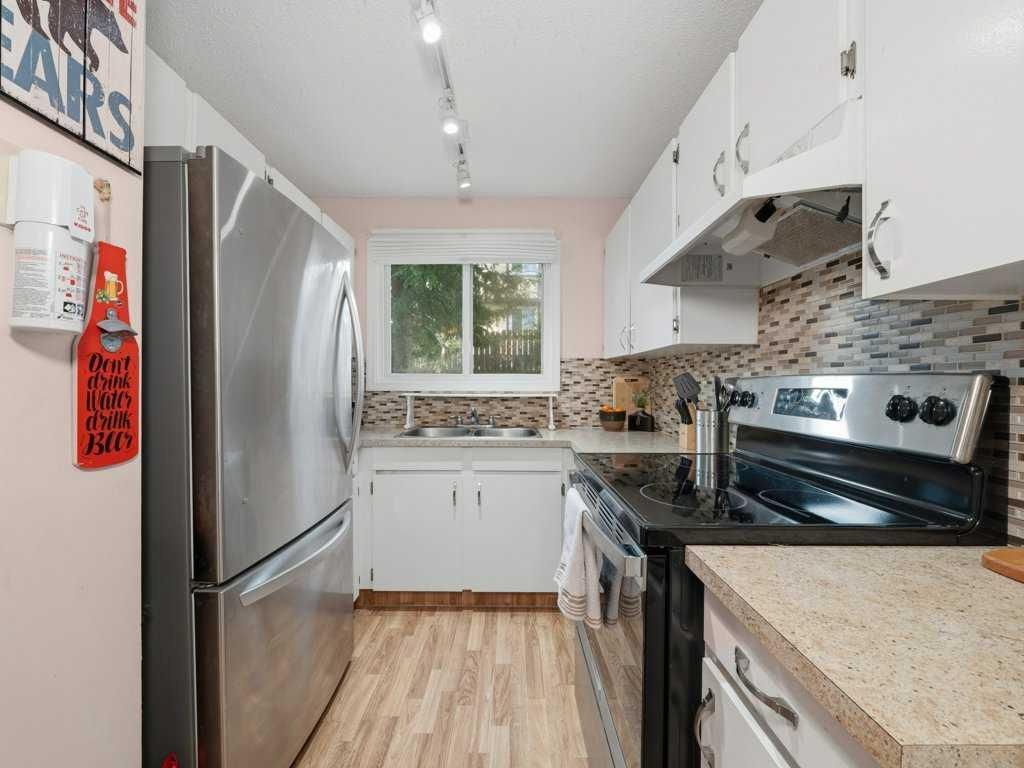 22, 115 Bergen Road NW, Calgary — photo 5 of 29