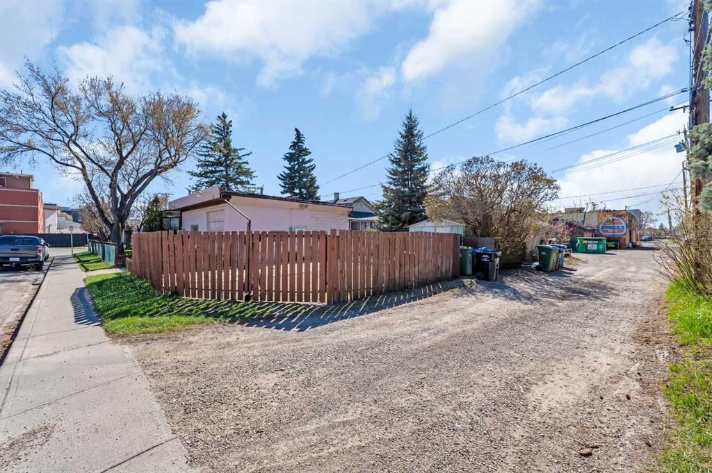 426 8 Avenue NE, Calgary — photo 5 of 29