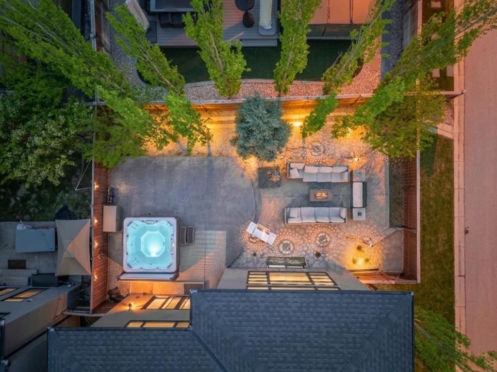 81 West Point Close SW, Calgary — photo 3 of 50