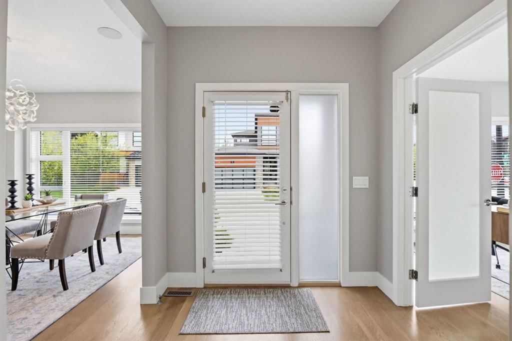 81 West Point Close SW, Calgary — photo 4 of 50