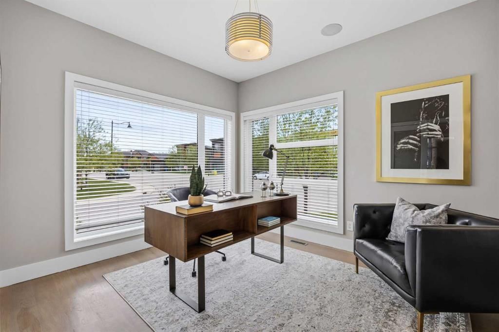 81 West Point Close SW, Calgary — photo 5 of 50