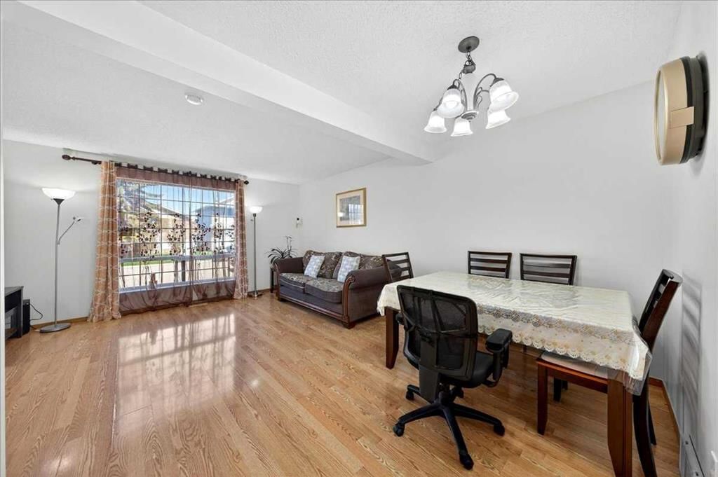 124 Martinwood Court NE, Calgary — photo 5 of 27