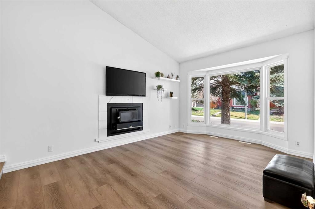 236 Mckerrell Way SE, Calgary — photo 2 of 44