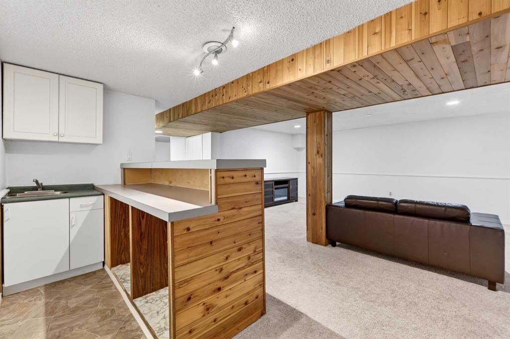 236 Mckerrell Way SE, Calgary — photo 5 of 44