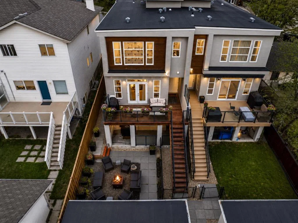 4827 22 Avenue NW, Calgary — main listing photo