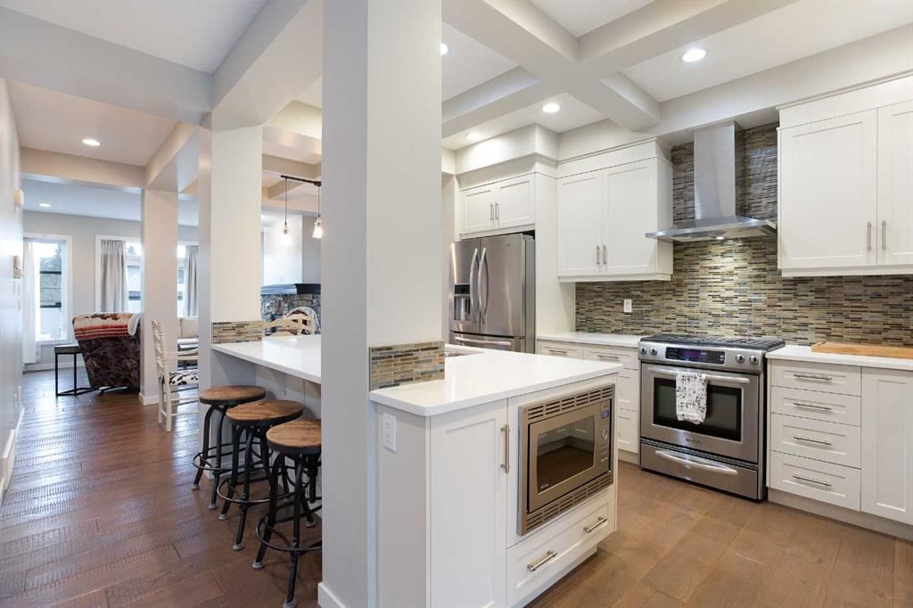 4827 22 Avenue NW, Calgary — photo 4 of 41