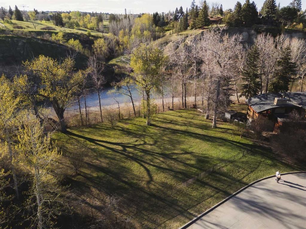 1334 Riverdale Avenue SW, Calgary — photo 2 of 15