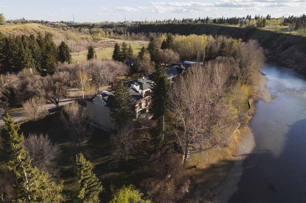 1302 Riverdale Avenue SW, Calgary — photo 5 of 10