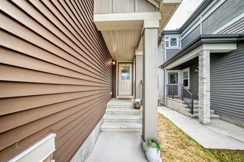 73 Lucas Heights NW, Calgary — photo 2 of 50