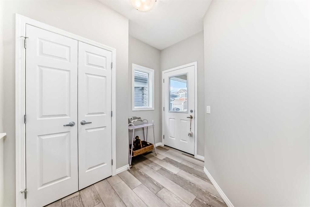 73 Lucas Heights NW, Calgary — photo 3 of 50