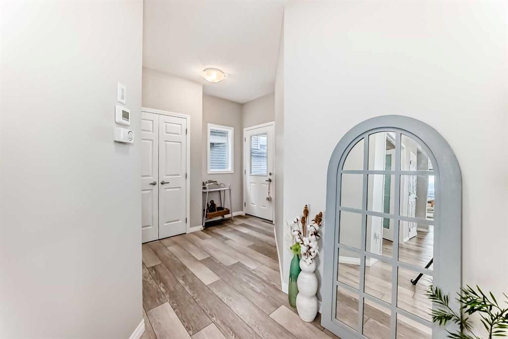 73 Lucas Heights NW, Calgary — photo 4 of 50