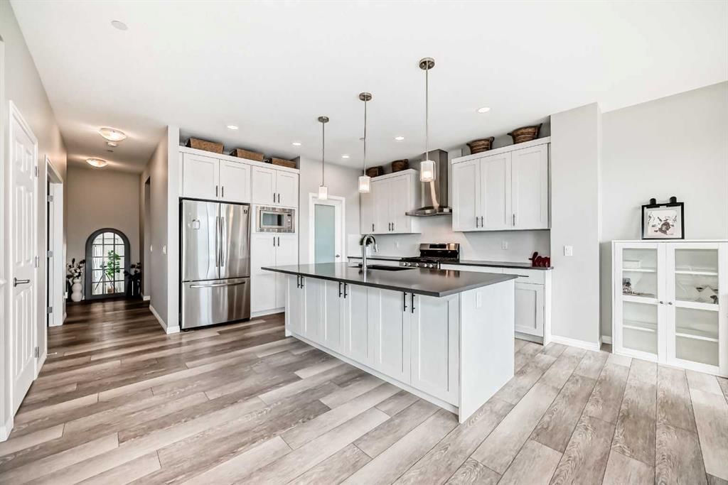 73 Lucas Heights NW, Calgary — photo 5 of 50