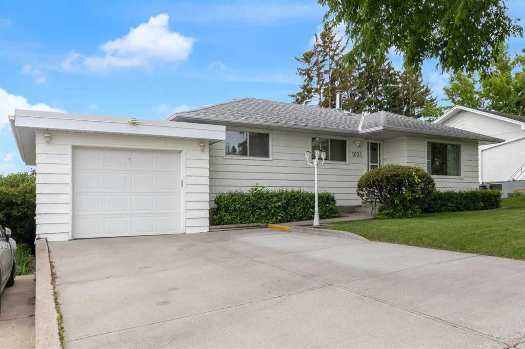 1031 Thorneycroft Drive NW, Calgary — main listing photo