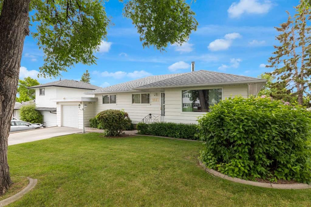 1031 Thorneycroft Drive NW, Calgary — photo 3 of 43