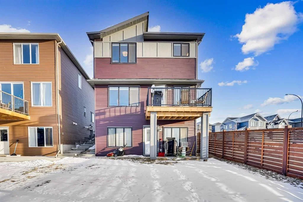210 Lucas Close NW, Calgary — photo 3 of 50