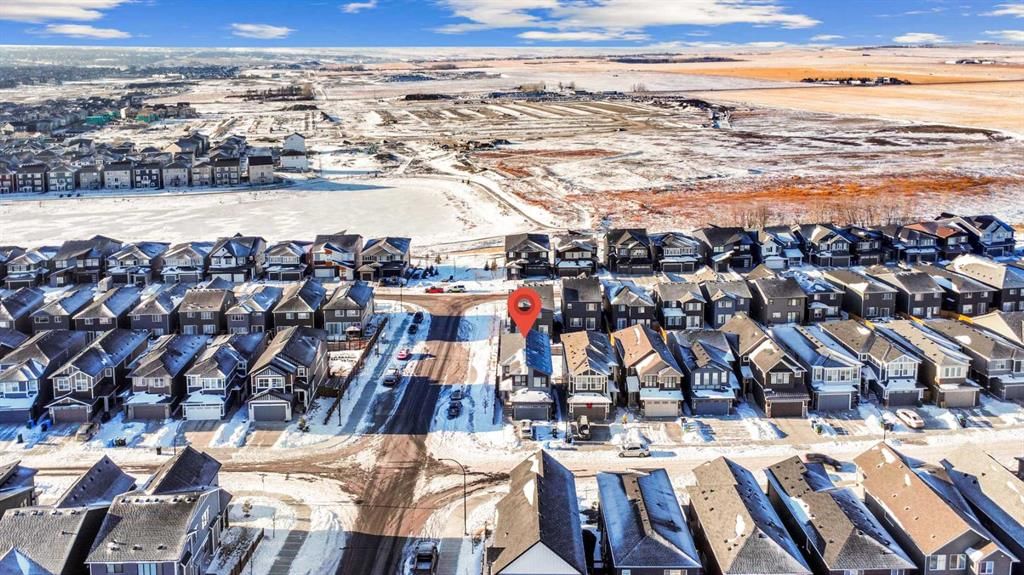 210 Lucas Close NW, Calgary — photo 4 of 50