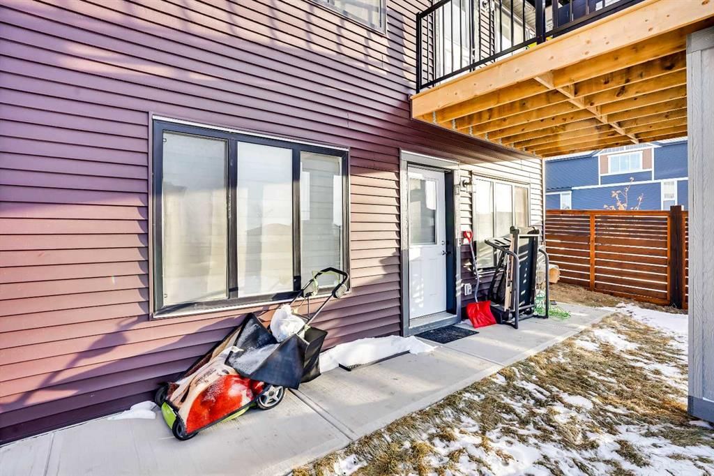 210 Lucas Close NW, Calgary — photo 5 of 50