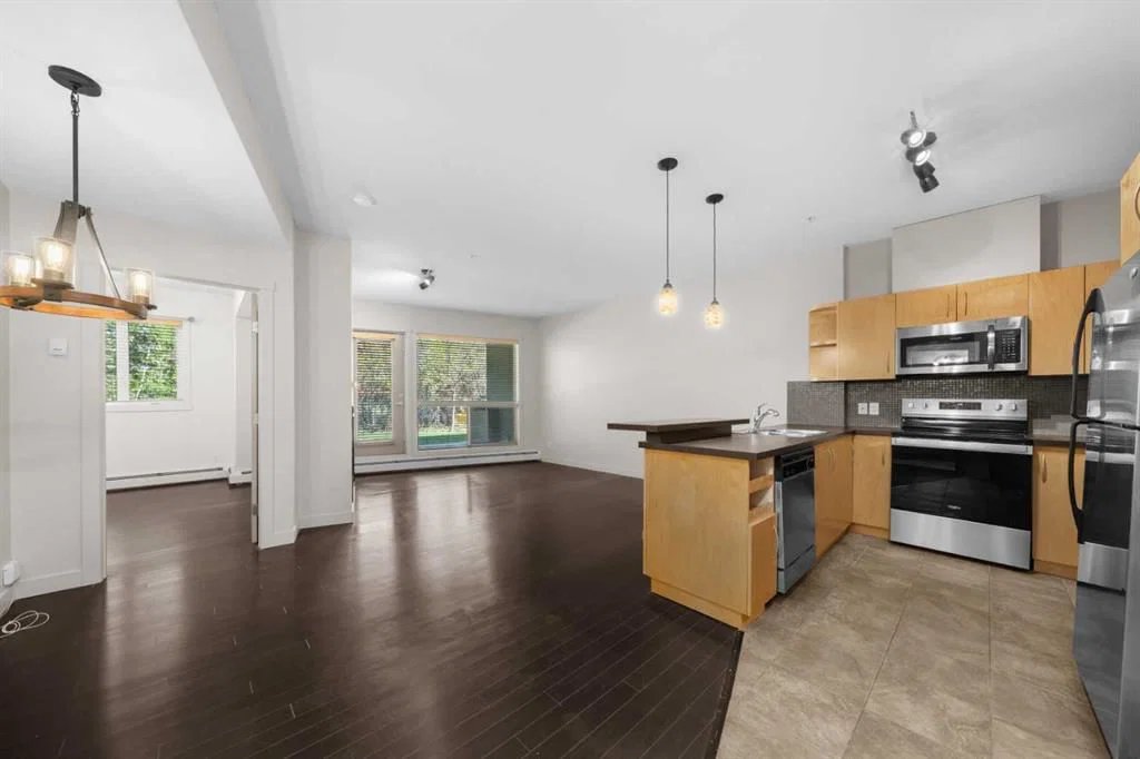 107, 69 Springborough Court SW, Calgary — photo 4 of 27