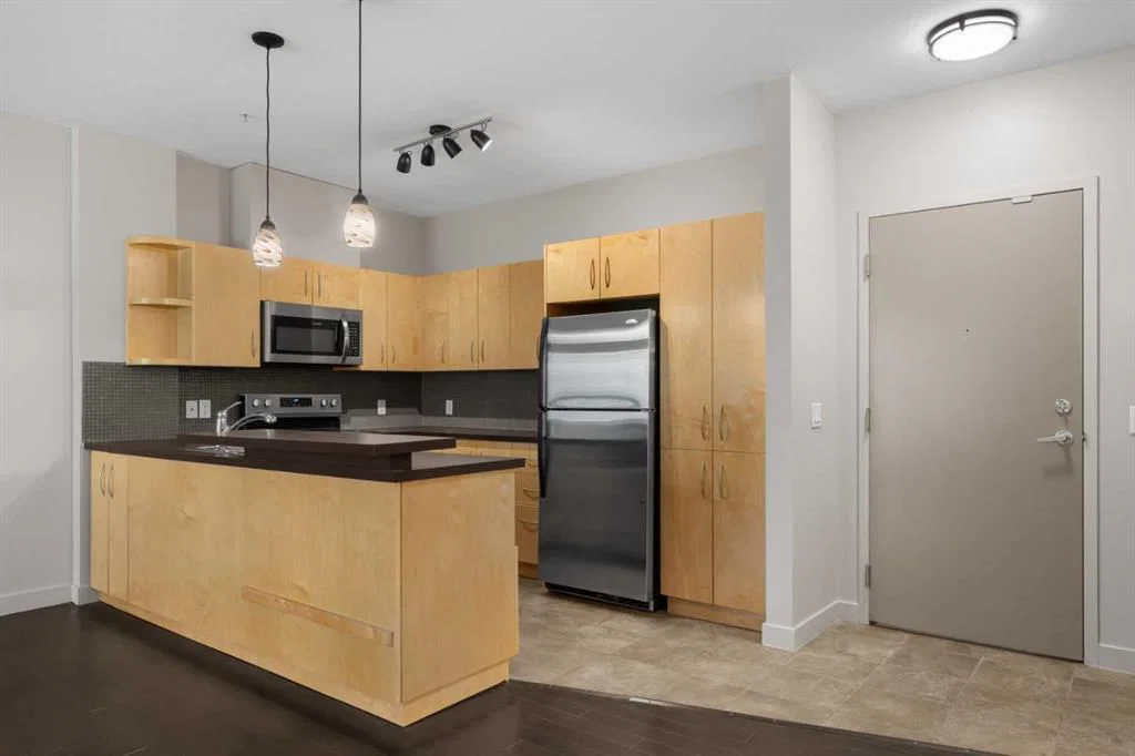 107, 69 Springborough Court SW, Calgary — photo 5 of 27
