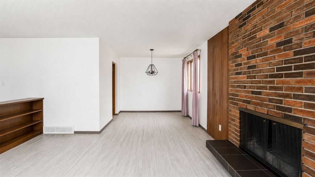 4323 49 Street NE, Calgary — photo 3 of 42