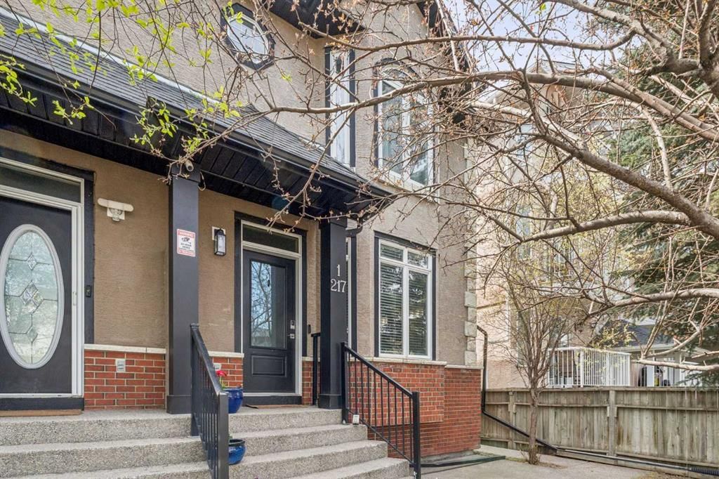 1, 217 17 Avenue NE, Calgary — photo 3 of 34