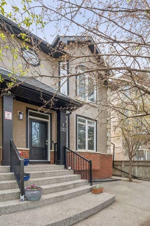 1, 217 17 Avenue NE, Calgary — photo 4 of 34