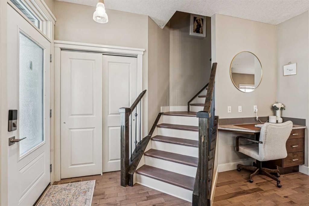 1, 217 17 Avenue NE, Calgary — photo 5 of 34